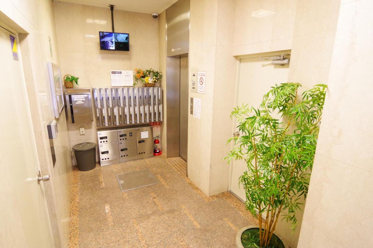 Nippombashi Art Hotel 402 Osaka Bagian luar foto