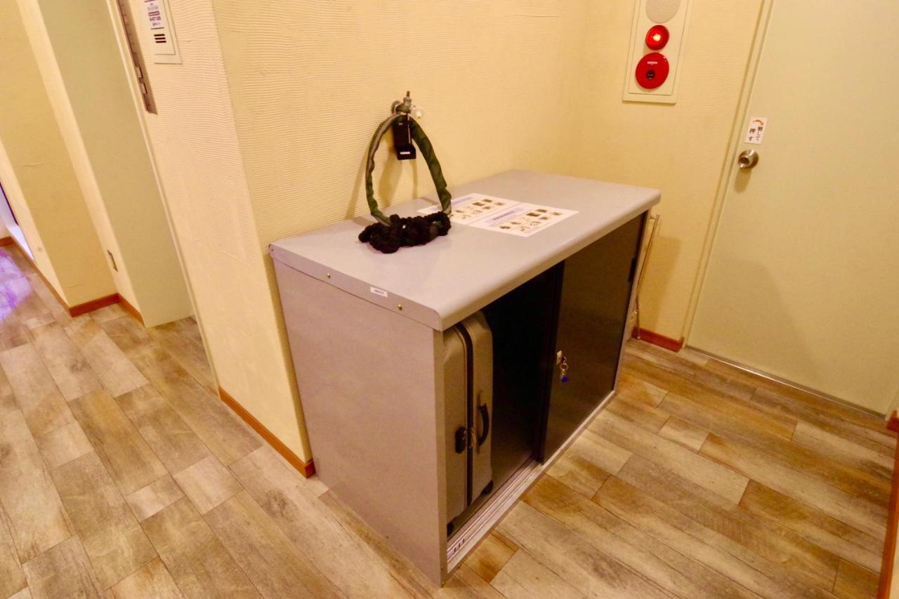 Nippombashi Art Hotel 402 Osaka Bagian luar foto
